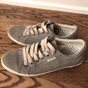 Taos Star Canvas Shoes, size 8